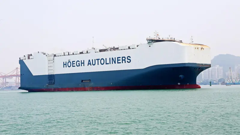 Opening a new chapter in deepsea vehicle carrier design: the 8,500 CEU post-Panamax Hoegh Target