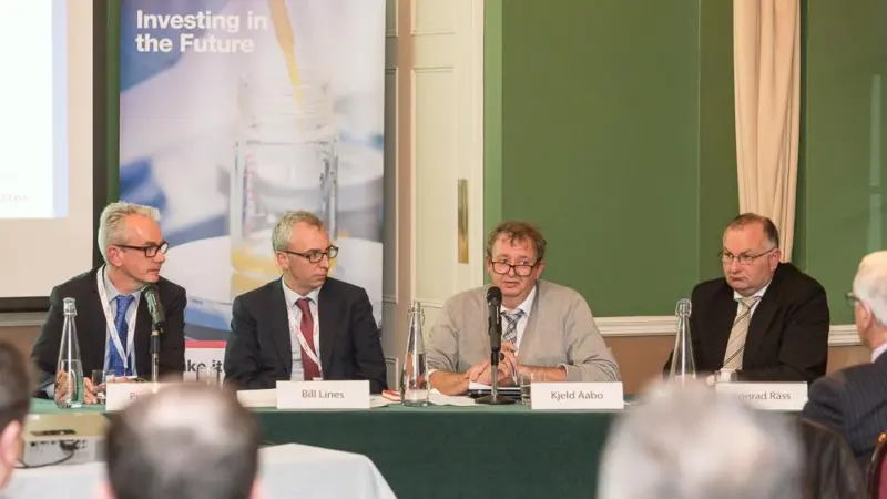 Roman (left), event moderator Bill Lines, Aabo and Räss formed an expert panel to discuss the rapidly evolving challenges to cylinder lubrication