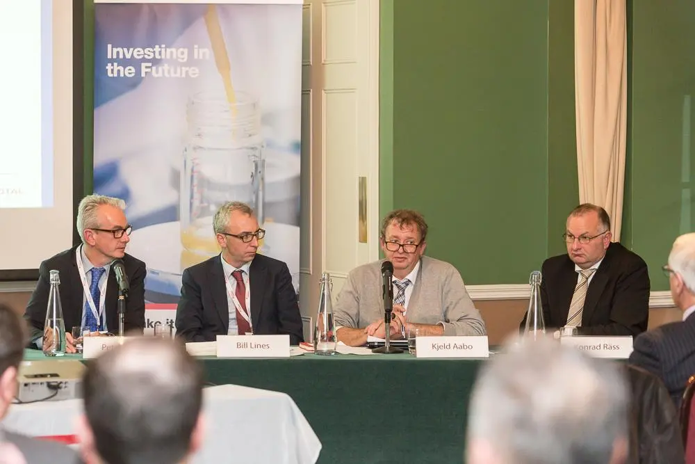 Roman (left), event moderator Bill Lines, Aabo and Räss formed an expert panel to discuss the rapidly evolving challenges to cylinder lubrication