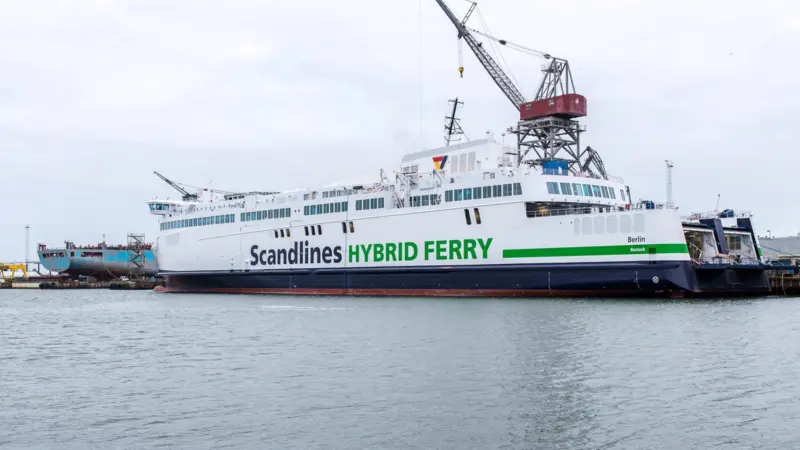Hybrid ferry 'Berlin' remains at Fayard. (Photo: Lillevang)