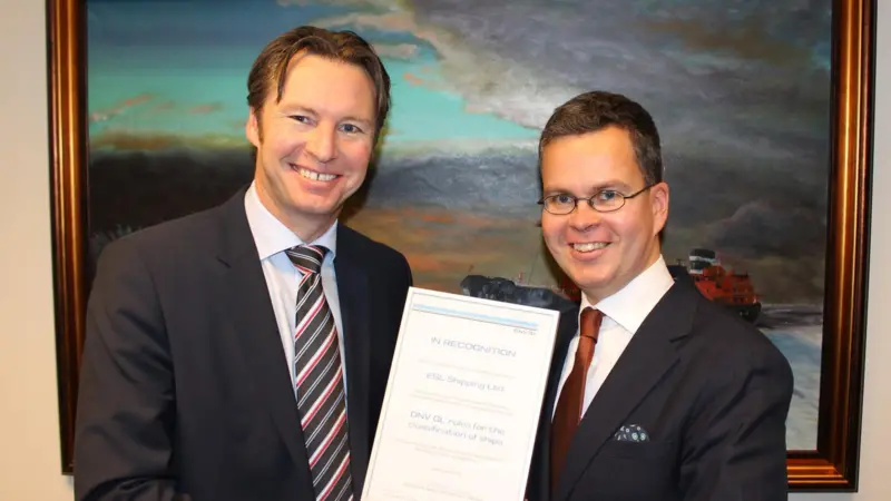 Knut Ørbeck-Nilssen, CEO of DNV GL Maritime (left) with Mikki Koskinen, managing director of ESL Shipping
