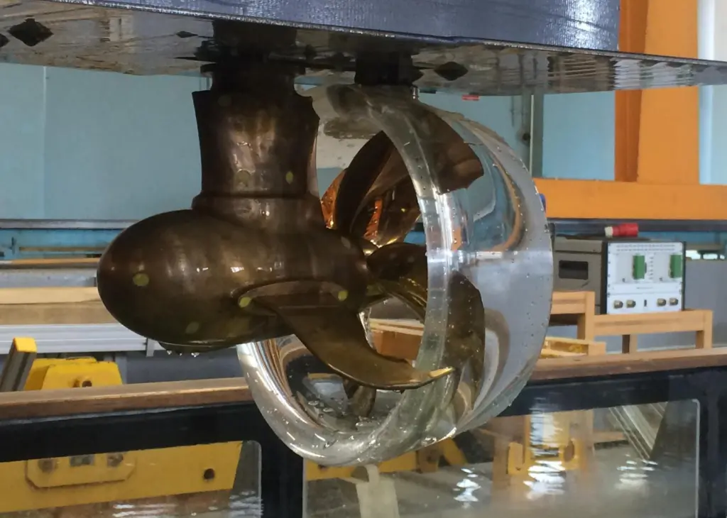 Modeltest of the new nozzle Schottel VarioDuct SDV45 in the towing tank