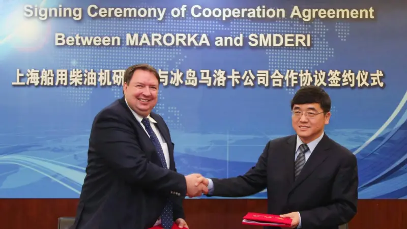 (l-r) Juergen Kudritzki and Dong Jianfu sign the cooperation agreement in Shanghai