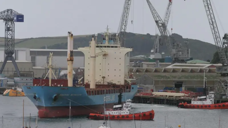 ‘Maersk Weymouth’ was seriously damaged when its forward deck crane boom collapsed