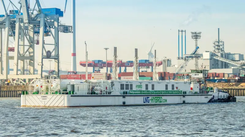LNG Hybrid Barge in the port of Hamburg
