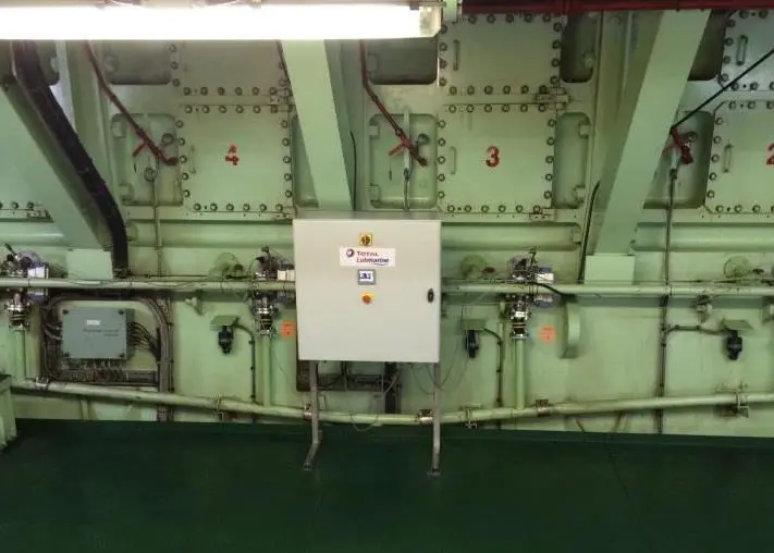 Total Lubmarine's ORS automatic sampling unit shown attached to four cylinders