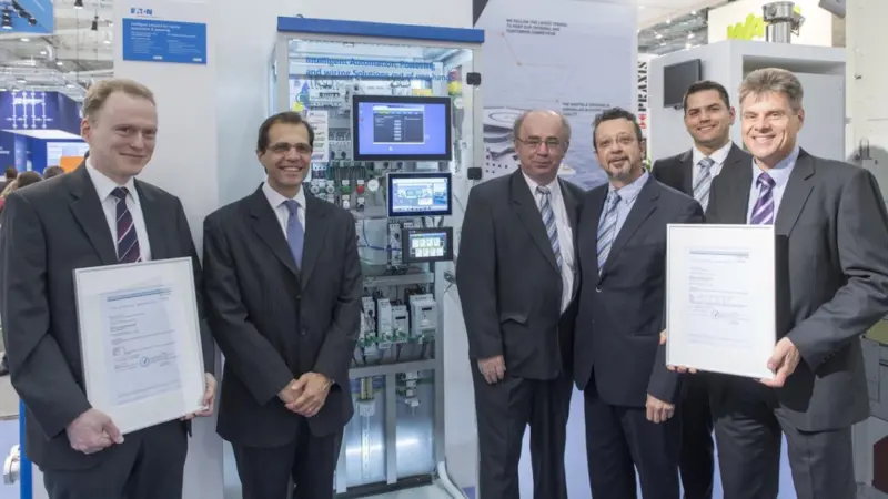 SmartWire-DT certificate handover which took place at SMM 2016