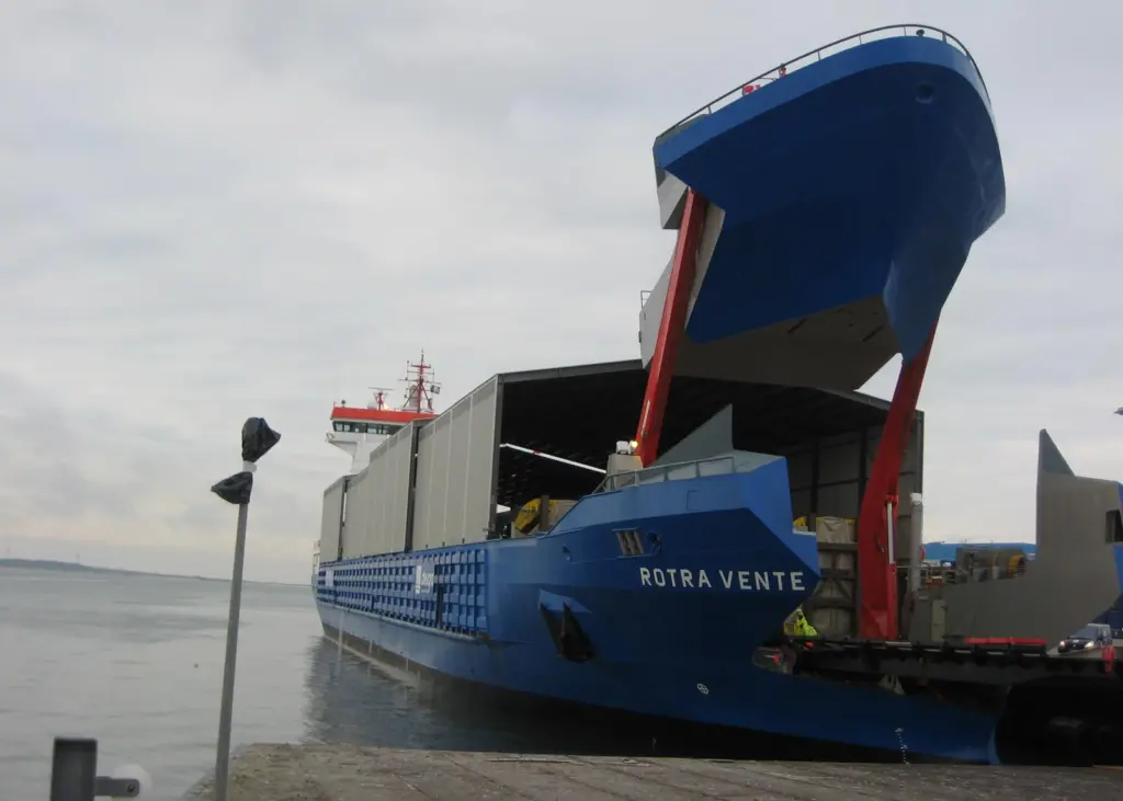Sister ship 'Rotra Mare' will share the bow ro-ro loading ramp and retractable roof featured on first in series 'Rotra Vente'