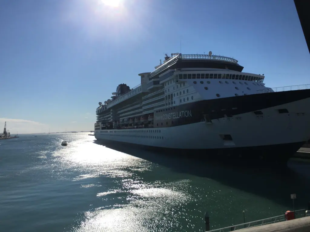 00_84925_Ship