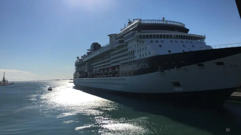 00_84925_Ship