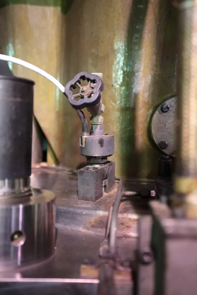 Cylmate pressure transducer installed on a cylinder head