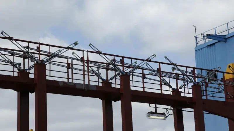 Lashing bridges on the 'Valparaiso Express' encompass three tiers of containers