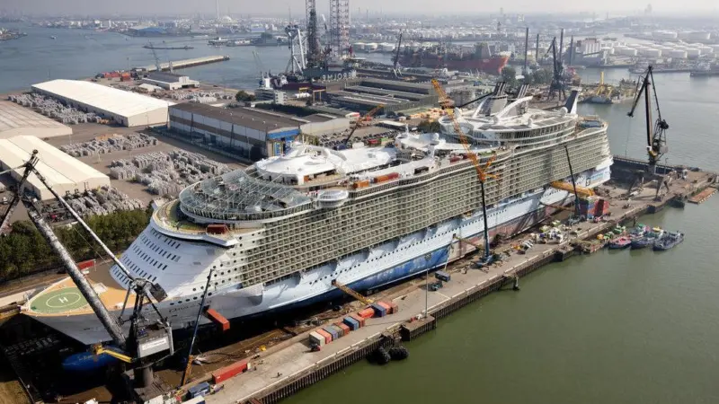 'Oasis of the Seas' dry-docked at Keppel's Verolme repair yard in 2014