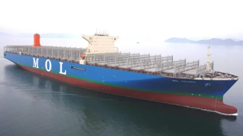 The 20,170 teu 'MOL Triumph' has been designed with an eye to a potential conversion to LNG fuel, pending a feasibility study that will also consider a scrubber installation