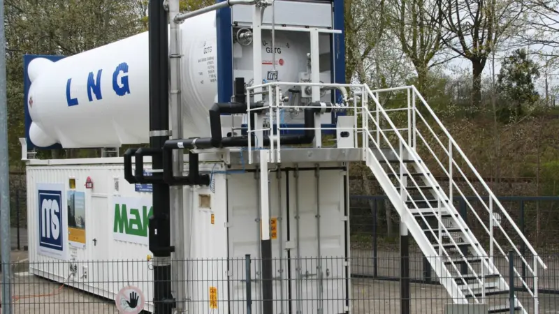 The LNG preparation unit comprises of a 40ft LNG tank and a gas preparation unit