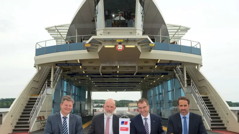 Cooperation contract (left to right): Stefan Ballier, senior manager ferry operations, City of Constance utility; Norbert Reuter, head of the city of Constance utility company; Andreas Schell, CEO, Rolls-Royce Power Systems; Matthias Vogel, vice...
