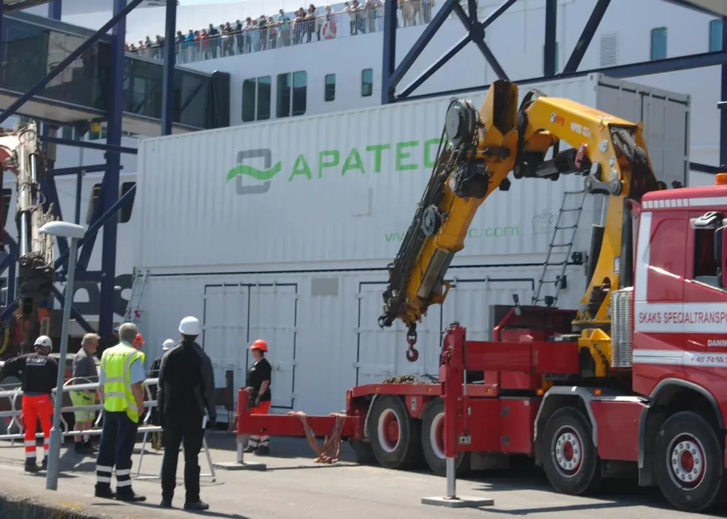 The two containers at Geder port contain an APATEQ MarinePaq that cleans Scandlines' used scrubber water before discharging it into the harbour