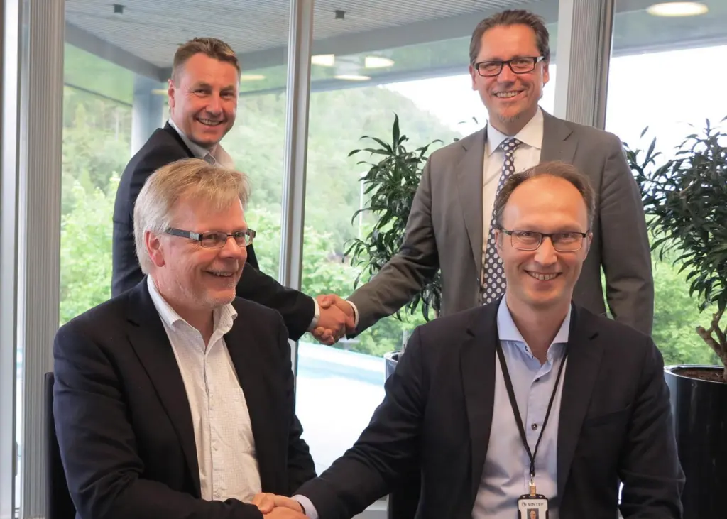 Clockwise from back left: Asbjørn Skaro, director digital & systems - Rolls-Royce; Remi Eriksen, group president and CEO, DNV GL; Henning Borgen, president, Sintef Ocean Ålesund; Hans Petter Hildre, chairman, NTNU