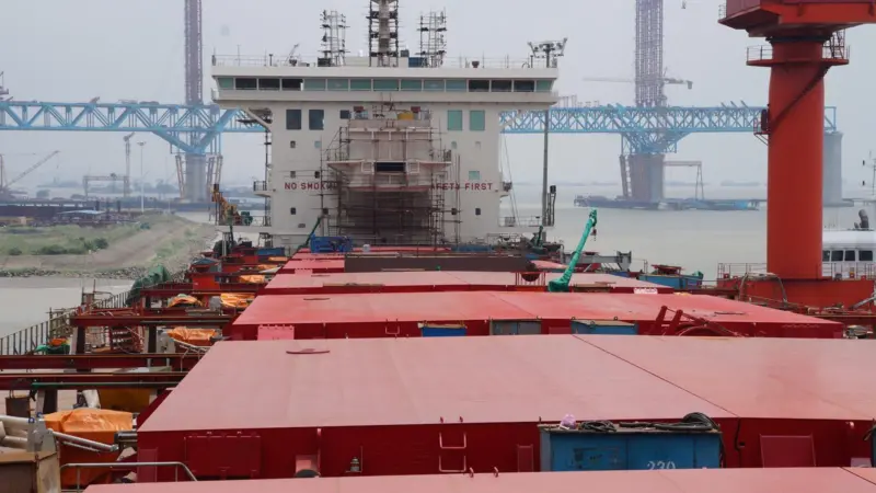 Looking aft over the MacRack side-rolling hatch covers before the installation of the 79m-long discharge boom