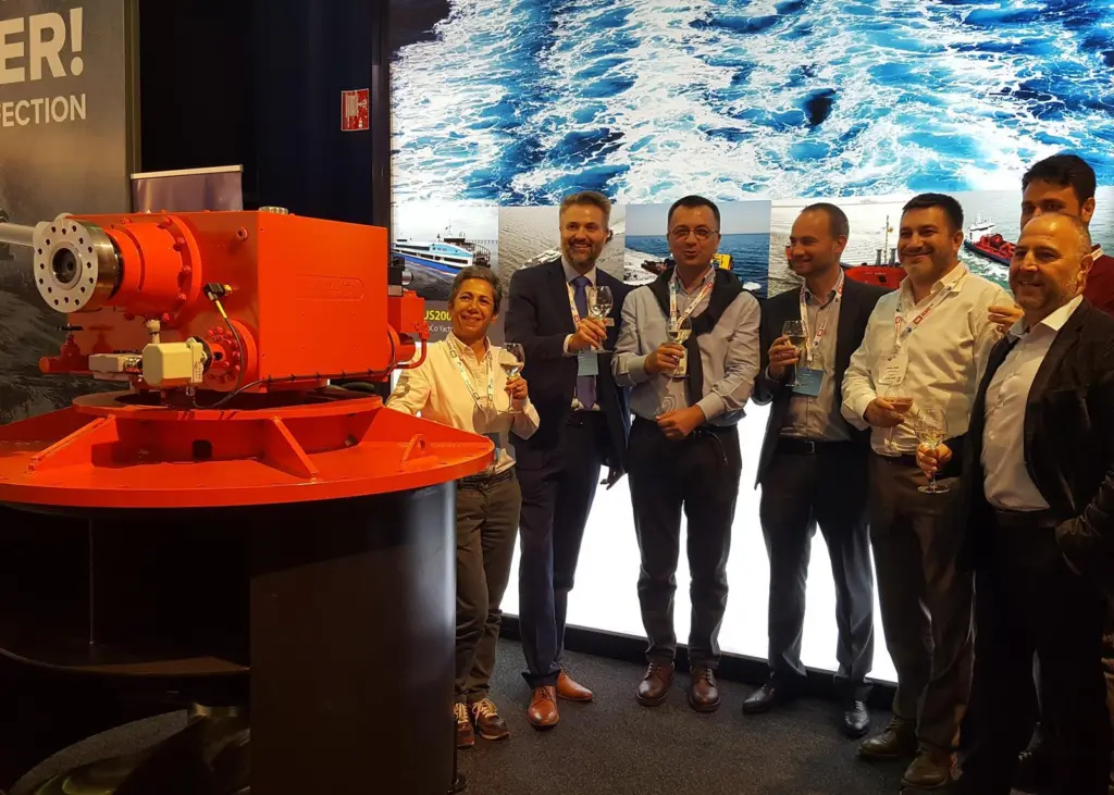 Veth Jet bow thruster contract signing