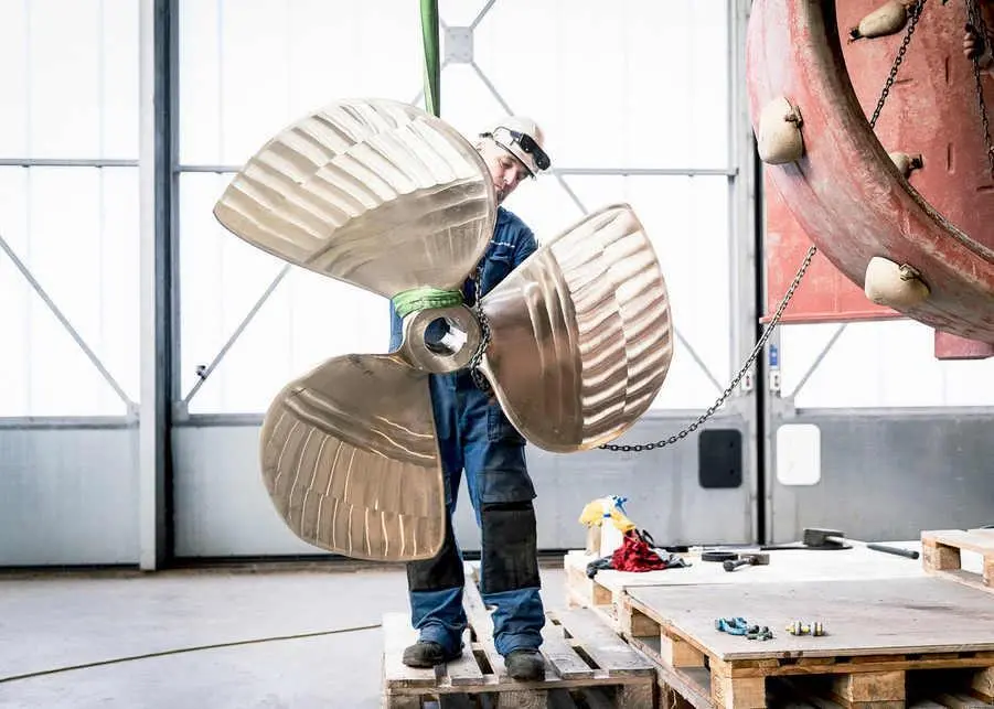 The WAAMpeller being mounted at Damen's headquarters