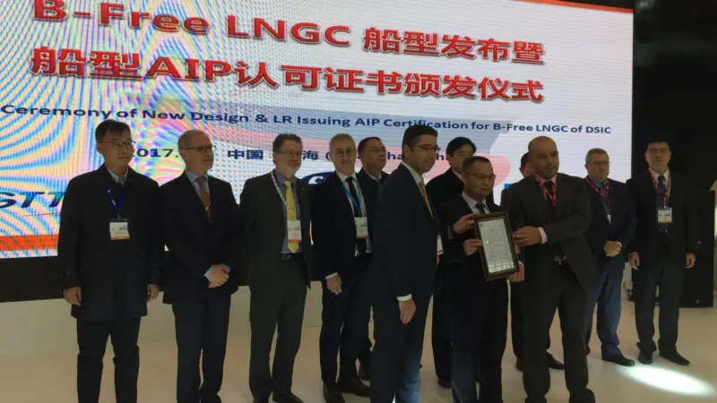 The approval in principle for a 30,000m3 LNG carrier with no ballast water was handed over at the Marintec exhibition in Shanghai