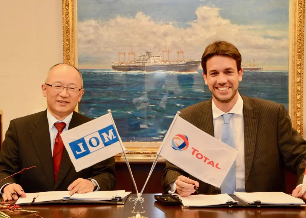 Takeshi Hashimoto (left), senior managing executive officer, energy transport business unit, MOL and Olivier Jouny, managing director of Total Marine Fuels Global Solutions