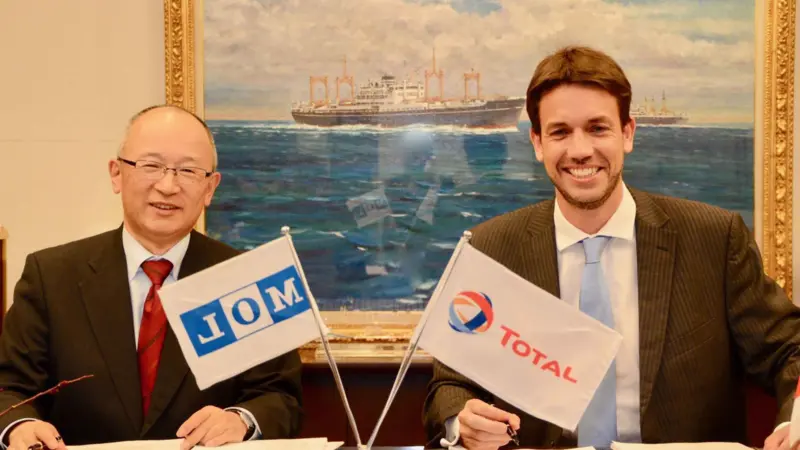 Takeshi Hashimoto (left), senior managing executive officer, energy transport business unit, MOL and Olivier Jouny, managing director of Total Marine Fuels Global Solutions