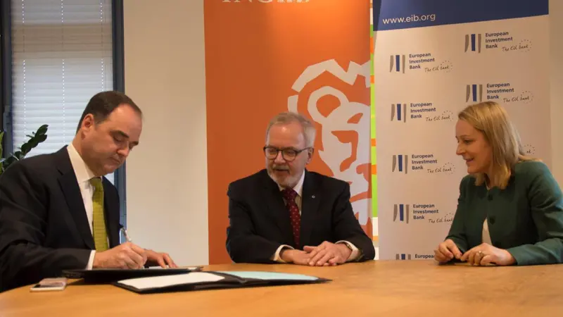 Stephen Fewster (left), global head of transportation finance. ING; Werner Hoyer, president, EIB; and Isabel Fernandez, head of wholesale banking, ING