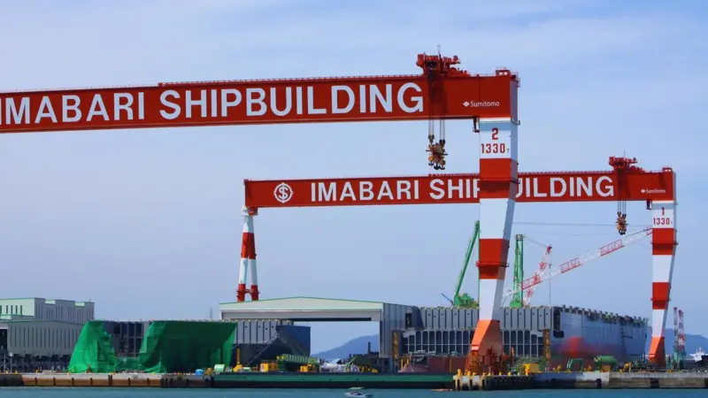 Boosting production efficiency at Marugame: two of the three goliath cranes spanning the new dock and wide apron