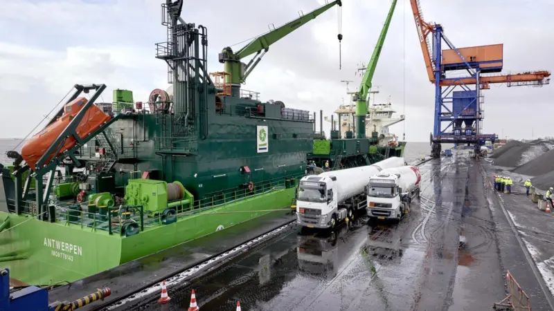 Nauticor has refuelled the DEME Group’s hopper dredger 'Scheldt River' with 85 tonnes of LNG in a five truck-to-ship operation