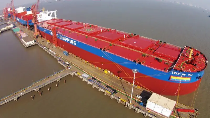 Mammoth ore carrier Yuan He Hai (photo: China News Service).
