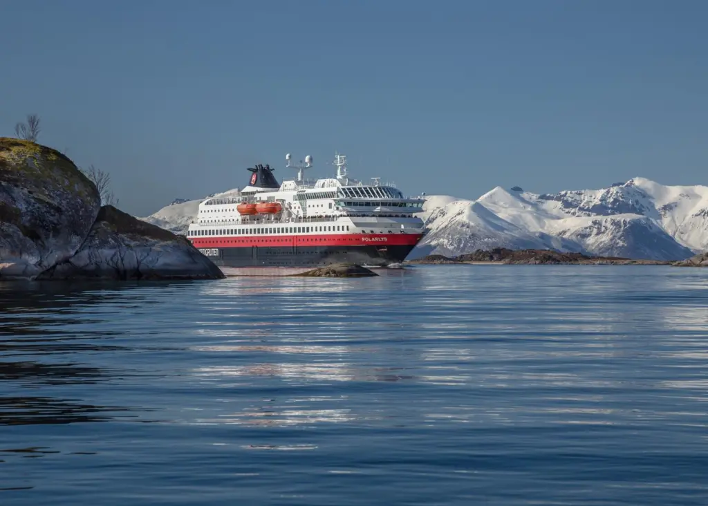 Under the agreement the main engines on up to nine Hurtigruten cruise ships will be converted and a hybrid battery system will be installed