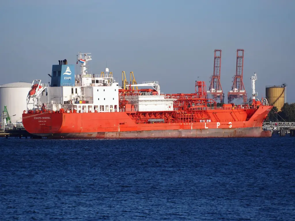 EShips is waiting for signals of clarity from the IMO before investing in sulphur cap compliance measures