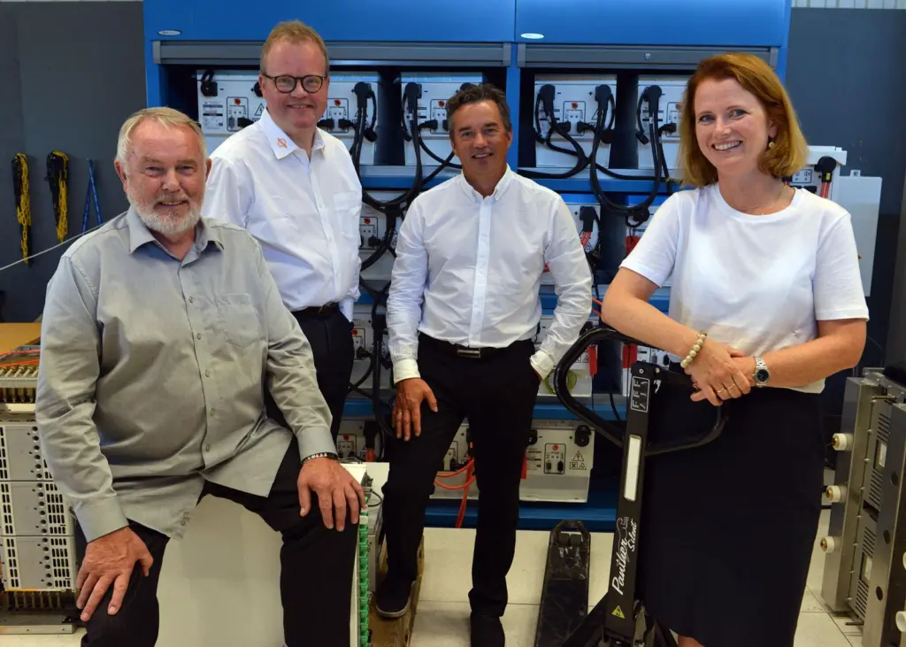 Hege Økland, NCE Maritime CleanTech (right) with Asbjørn Halsebakke, The Switch Norway (second left) and Gunnar Birkeland (second right) and Bernt Henrik Hellesøe (left), Unitech