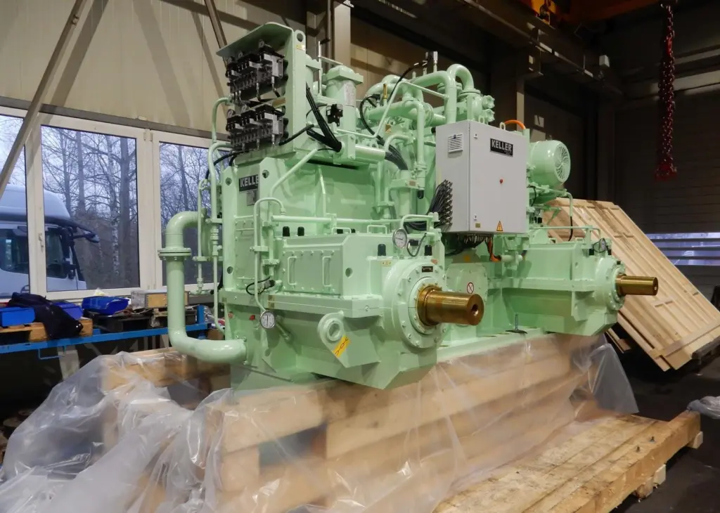 Keller’s basic concept consists of a gearbox driven by two diesel engines of 2,130 kW each and one output shaft
