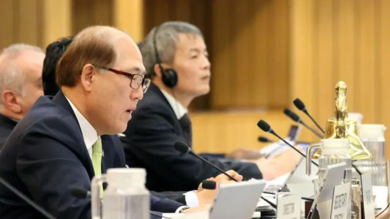 Photo: MEPC 72 set an absolute target for greenhouse gas emissions reduction across the global maritime industry Photo: IMO/flickr/CC