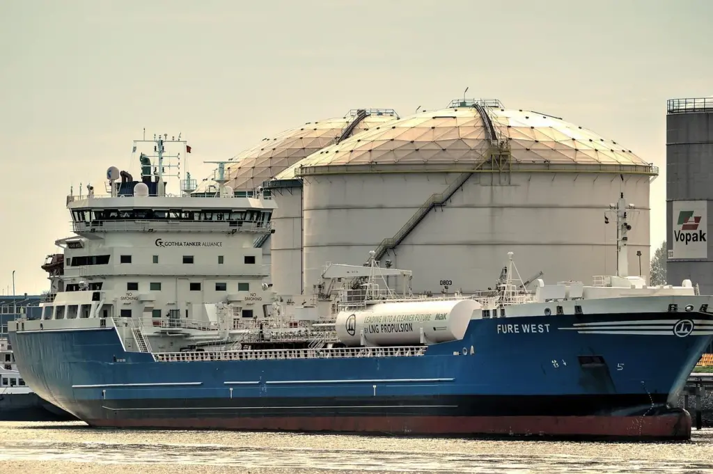 00_86124_tanker-2875593_1280