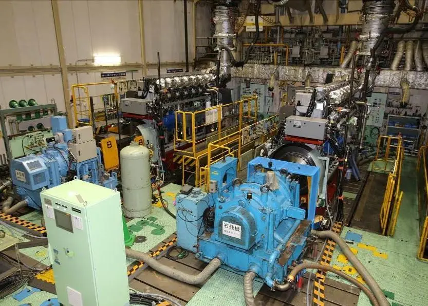 The Yanmar 6EY26DF engines on a test bed before delivery to MOL's gas-powered tugboat (credit: Yanmar)