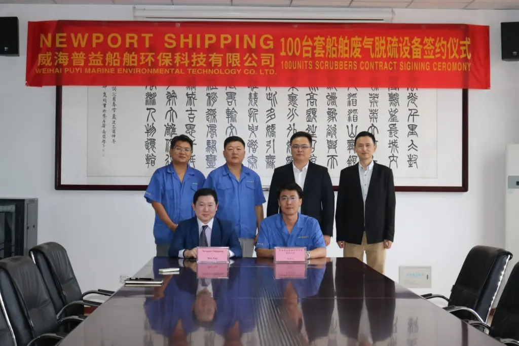 Newport Shipping’s COO Roy Yap (seated left) and Puyier General Manager Ryan Gao sign the supply agreement (credit: Newport Shipping)
