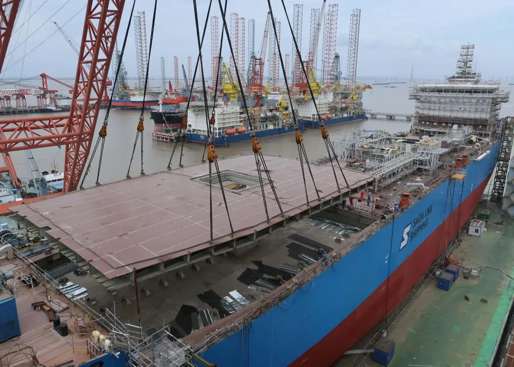 A new type of LNG carrier: 'Saga Dawn' taking shape in China.(photo courtesy of FKAB)