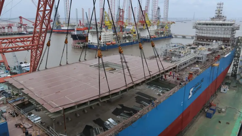 A new type of LNG carrier: 'Saga Dawn' taking shape in China.(photo courtesy of FKAB)