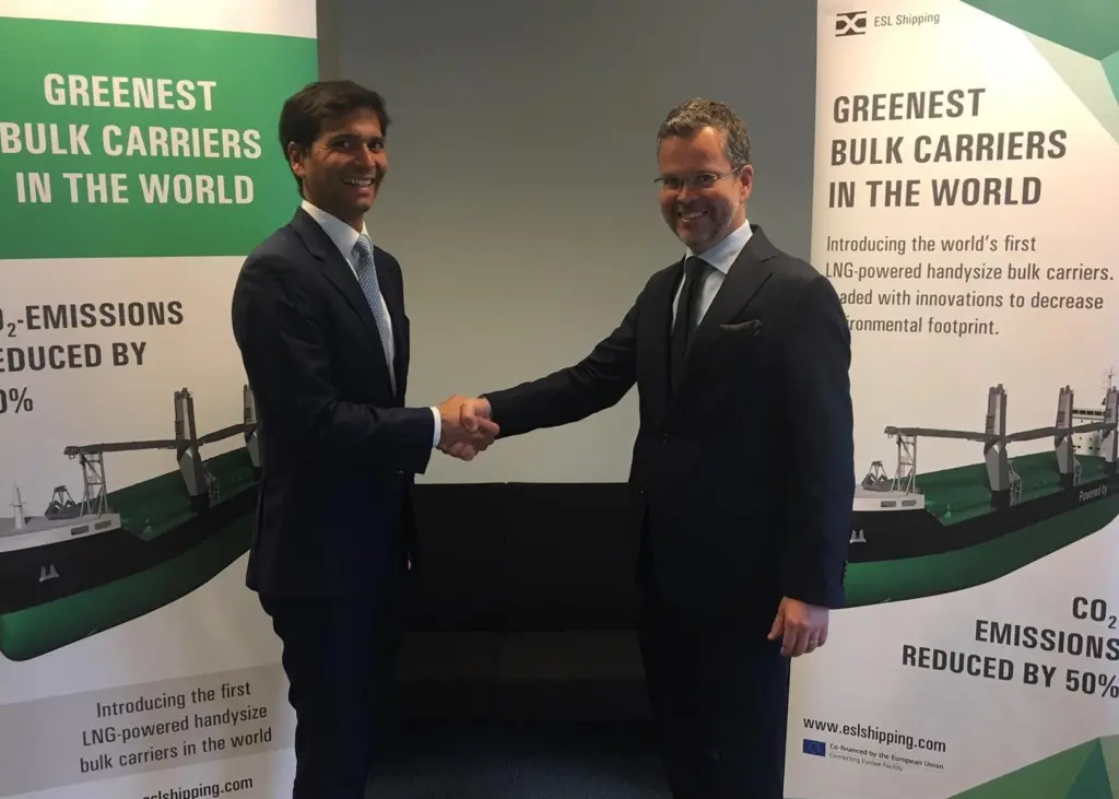 Mahinde Abeynaike (left) of Nauticor and Mikki Koskinen of ESL Shipping sign an LNG supply deal for ESL's gas-fuelled bulkers (credit: Nauticor)
