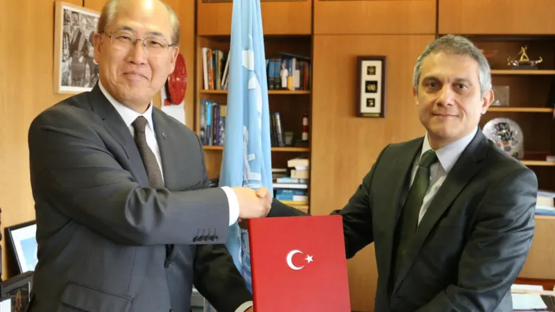 IMO secretary general, Kitack Lim and Ümit Yalçin, ambassador and permanent representative of Turkey to the IMO Photo: IMO