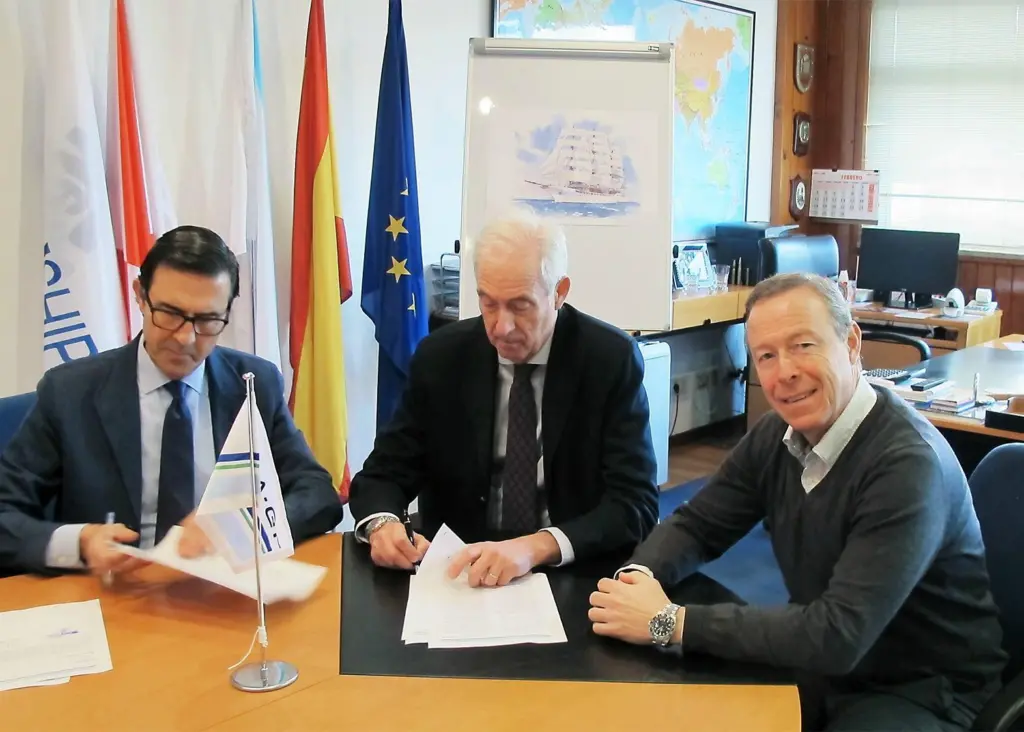 (l-r): Alberto Iglesias, managing director at Metalships & Docks; Jorge Dahl, business development manager Iberia at DNV GL; Vicente Santiago, commercial manager at Metalships & Docks Photo: DNV GL