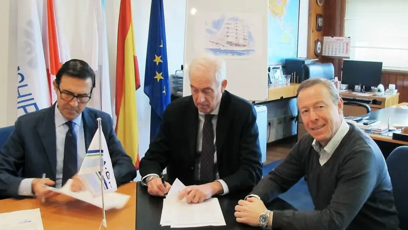 (l-r): Alberto Iglesias, managing director at Metalships & Docks; Jorge Dahl, business development manager Iberia at DNV GL; Vicente Santiago, commercial manager at Metalships & Docks Photo: DNV GL