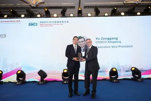 Executive Vice President of COSCO Shipping, Yu Zenggang, received the President's Award on behalf of Captain Lirong