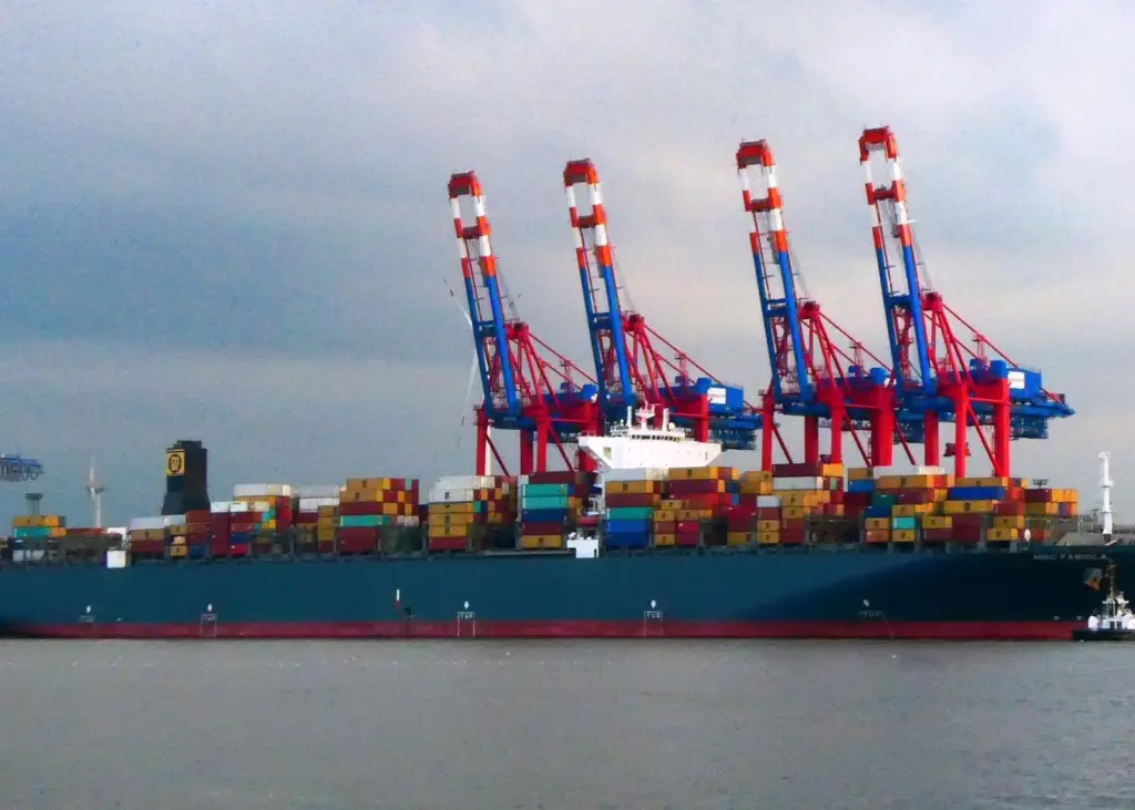 Fabiola, one of a quartett of big Döhle boxships getting new scrubber power packs.