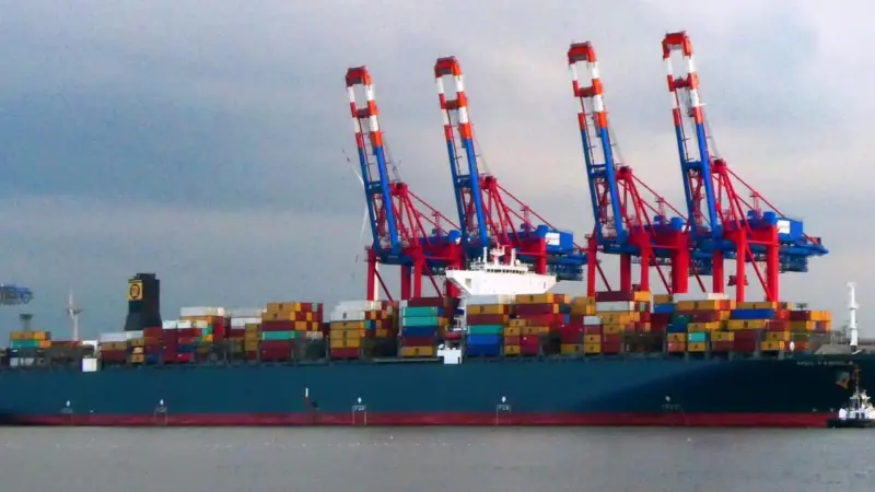 Fabiola, one of a quartett of big Döhle boxships getting new scrubber power packs.