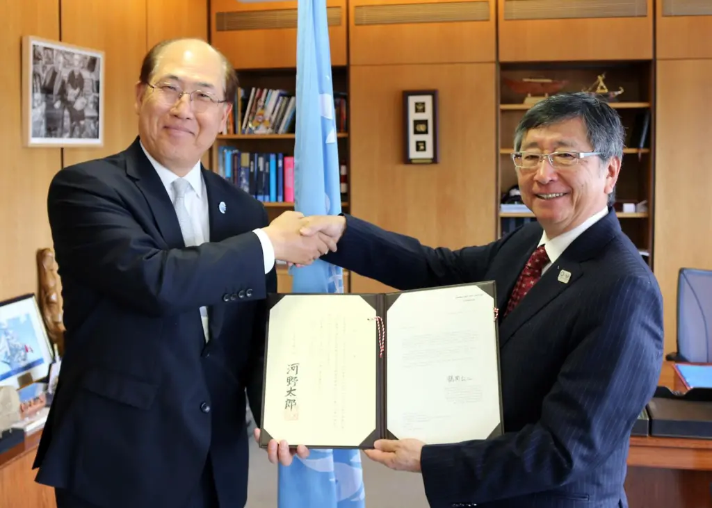 IMO secretary-general Kitack Lim and Mr. Koji Tsuruoka, ambassador and permanent representative to the IMO (credit: IMO)